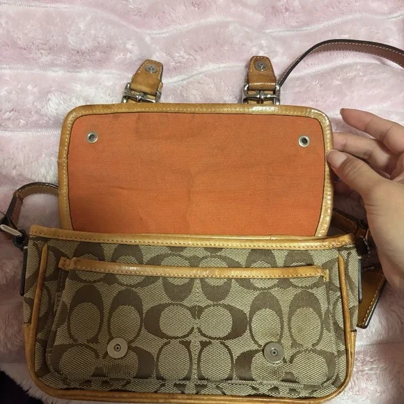 Vtg COACH Signature Buckle Shoulder Bag Canvas Leather Brown Signature Charm - Picture 5 of 8